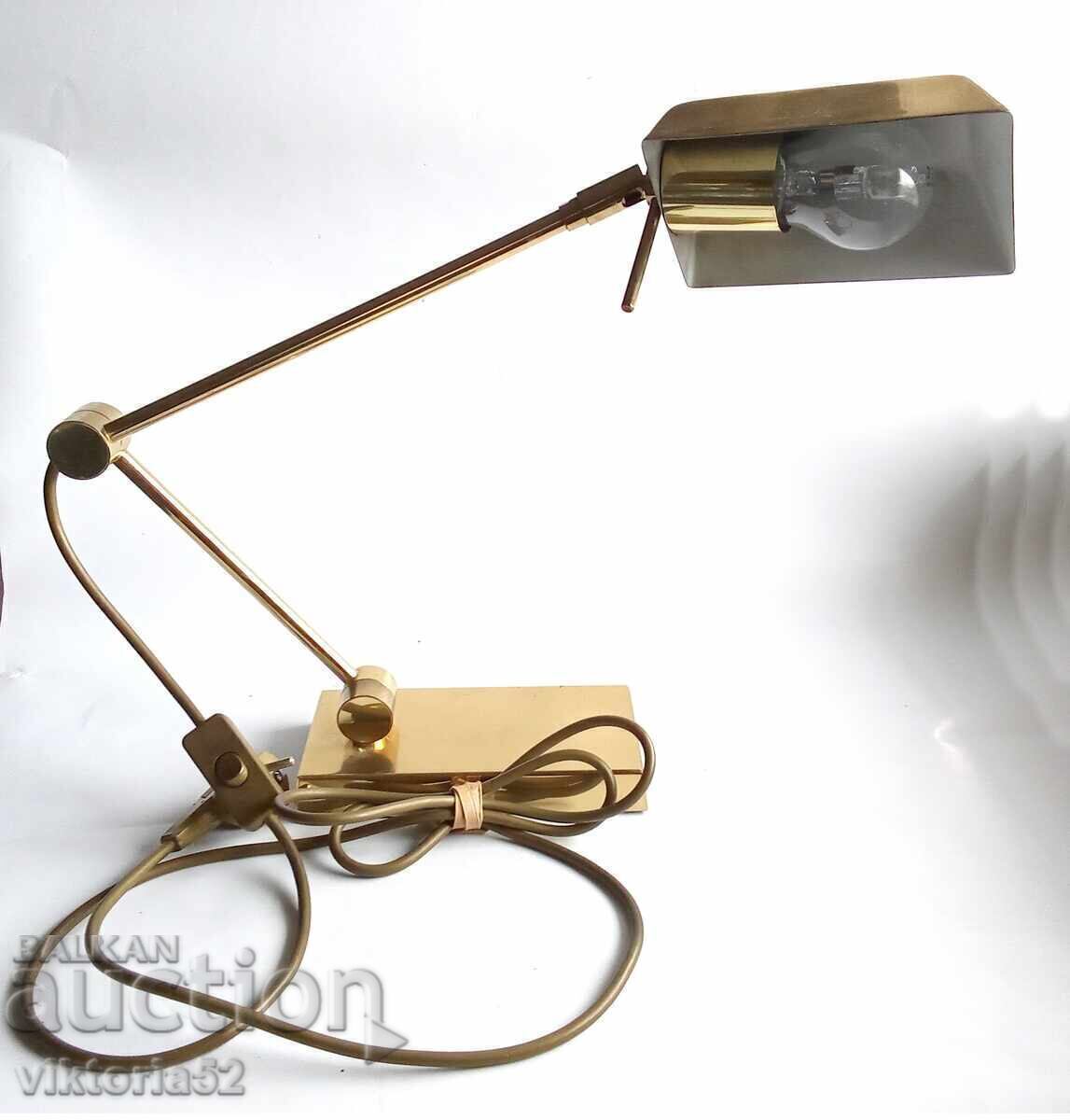 Vintage Αρθρωτό γραφείο λάμπα OMI σε Χρυσό (Doré) με τιμή € 235.00 | 459.62 BGN