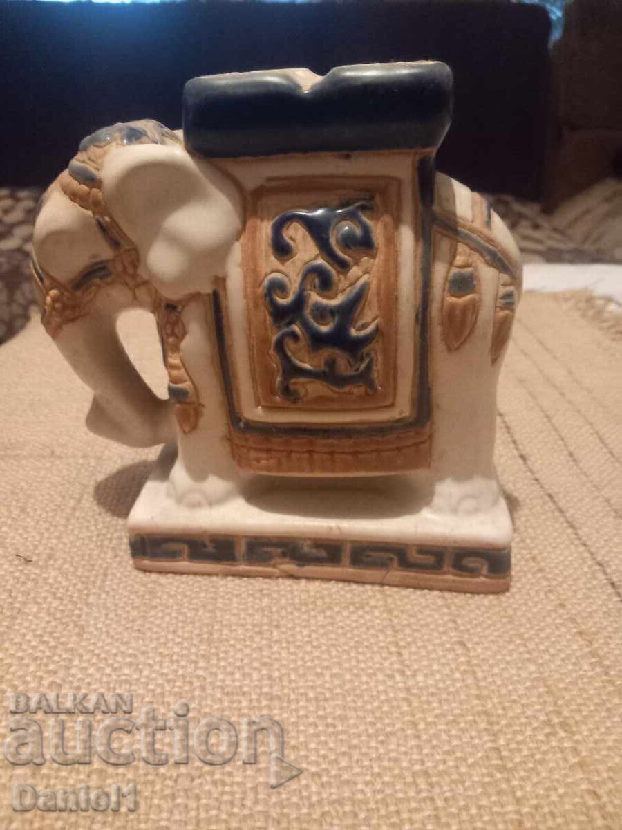 Porcelain elephant ashtray Porcelain elephant ashtray