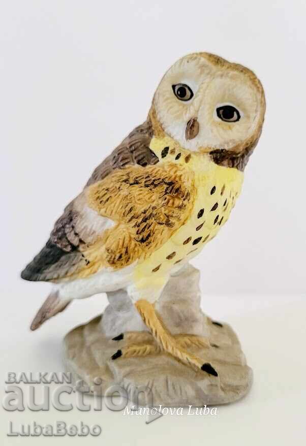 Porcelain statuette of a Veiled Owl.