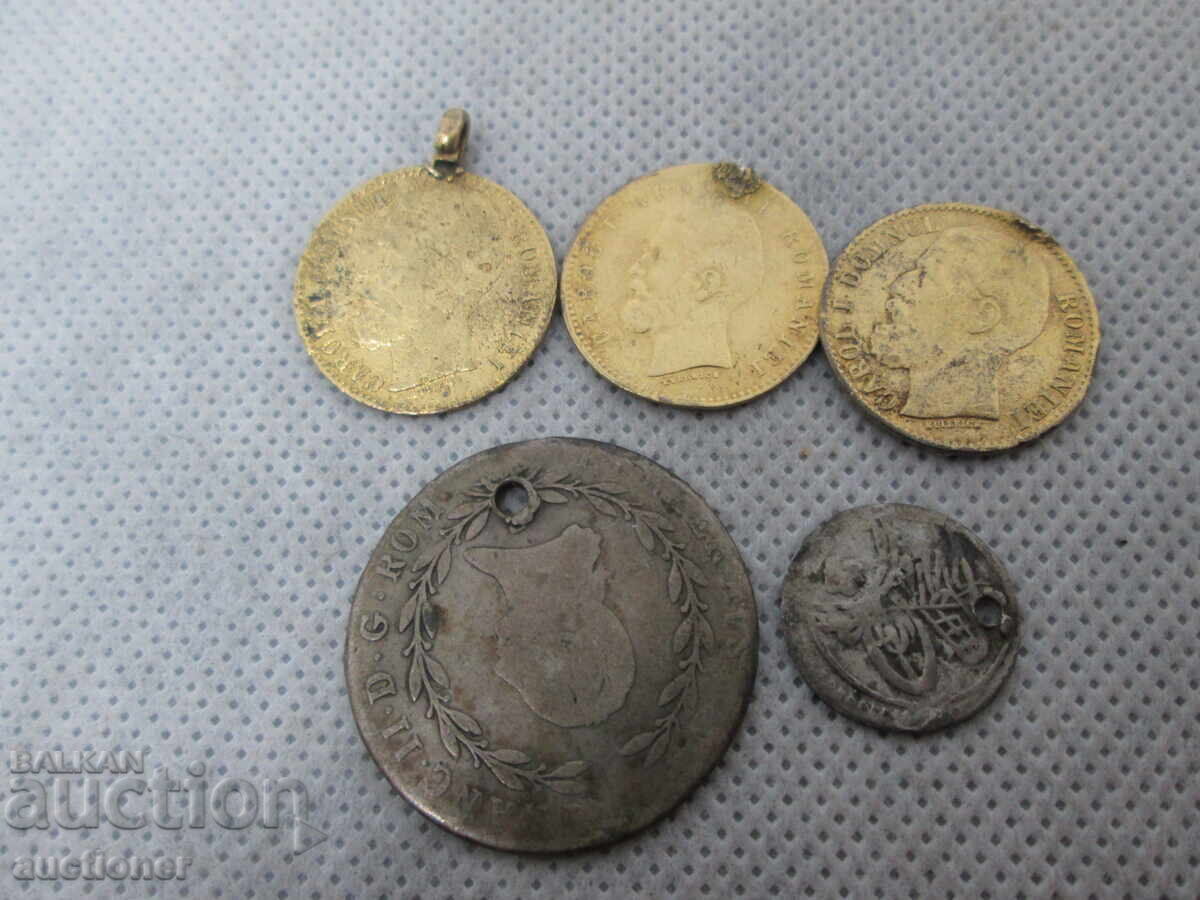 LOT OF COINS - 7 LOT OF COINS - 7