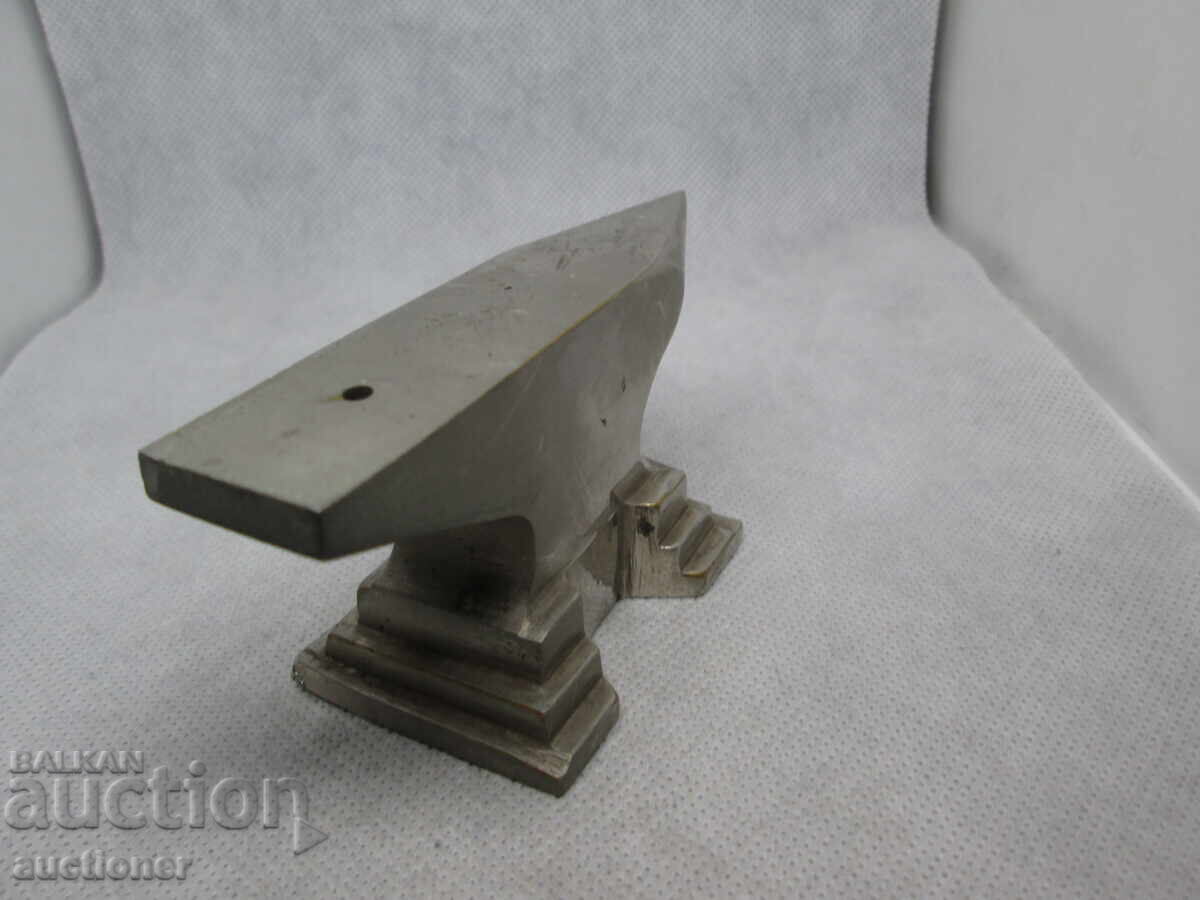 BRONZE ANVI, SMALL SIZE-OLD with price 70.00 BGN | € 35.79 BRONZE ANVI, SMALL SIZE-OLD with price 70.00 BGN | € 35.79