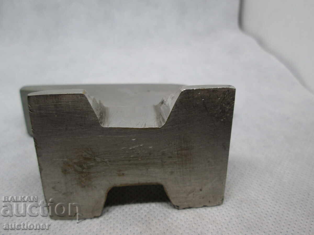 Delivery of BRONZE ANVI, SMALL SIZE-OLD Delivery of BRONZE ANVI, SMALL SIZE-OLD