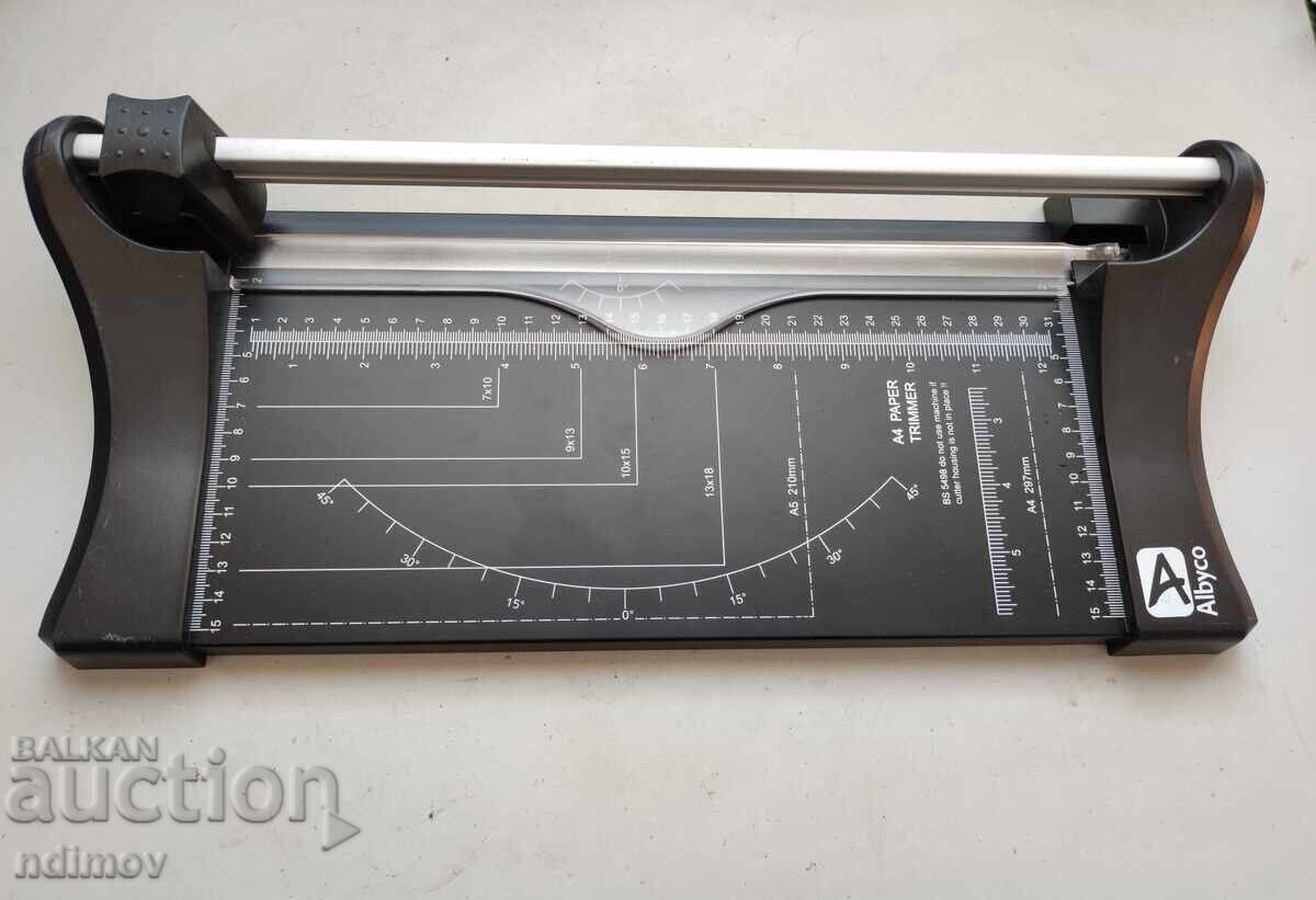 Trimmer Guillotine for A4 paper Trimmer Guillotine for A4 paper