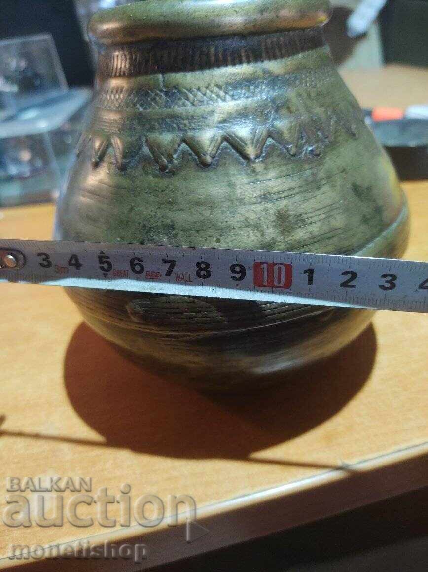 Large bronze pot - 5 Large bronze pot - 5