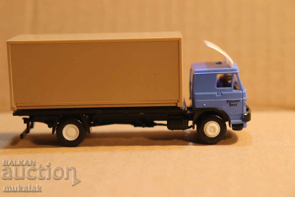 Delivery of IGRA 1:87 H0 LIAZ SKODA TANKER TRUCK TOY MODEL Delivery of IGRA 1:87 H0 LIAZ SKODA TANKER TRUCK TOY MODEL