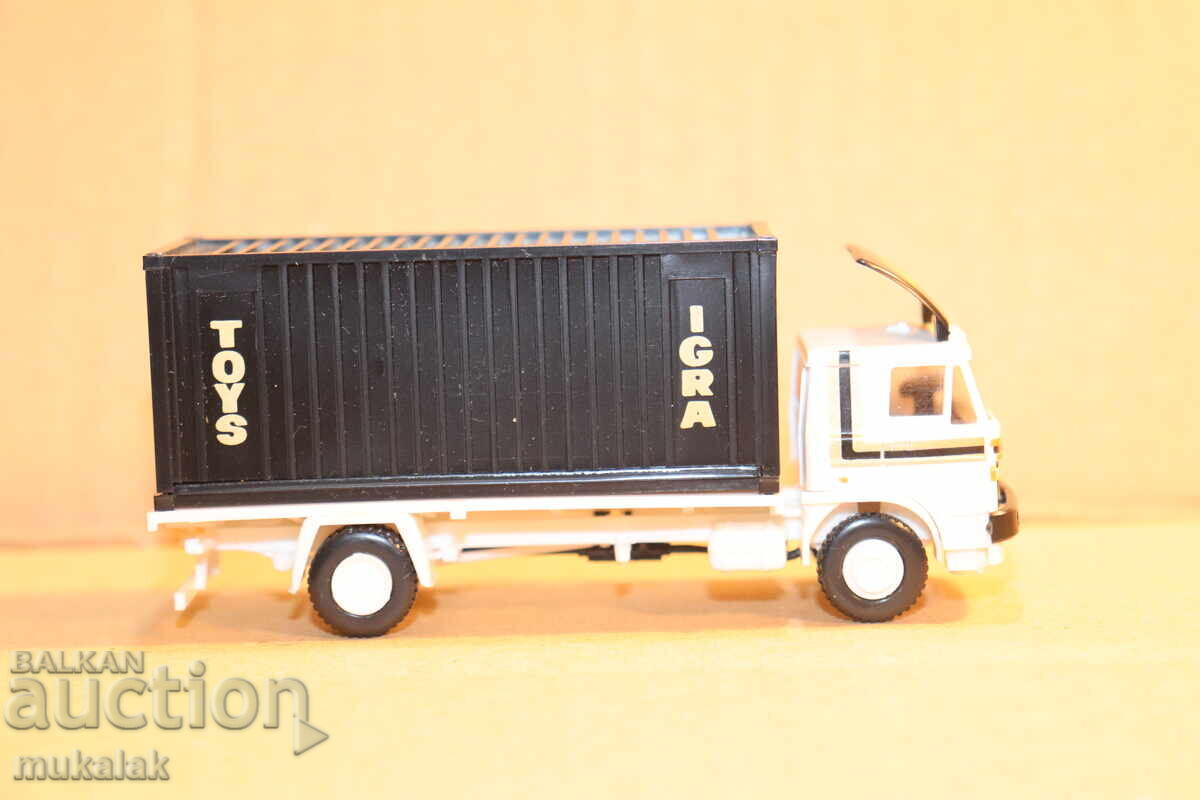 Auction IGRA 1:87 H0 LIAZ SKODA TANKER TRUCK TOY MODEL Auction IGRA 1:87 H0 LIAZ SKODA TANKER TRUCK TOY MODEL