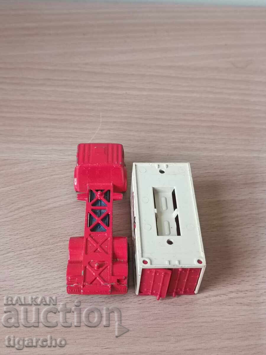 Livrarea Camion Mercedes metalic Livrarea Camion Mercedes metalic