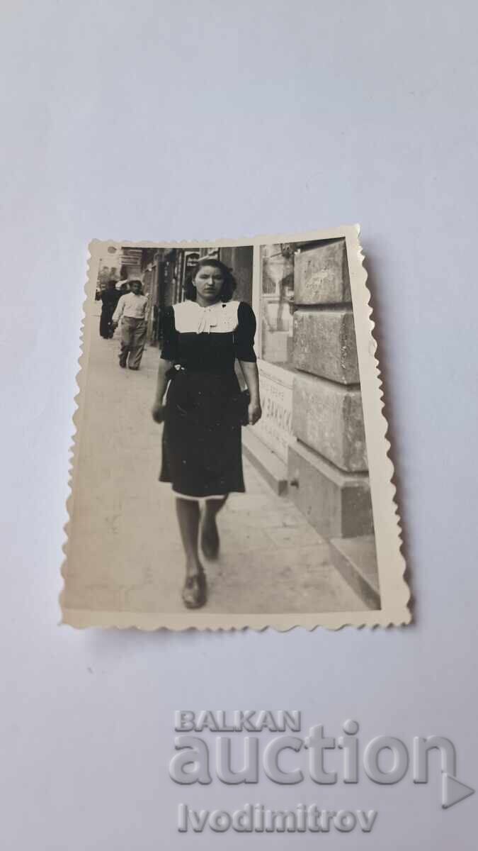 Снимка София Младо момиче на разходка Снимка София Младо момиче на разходка