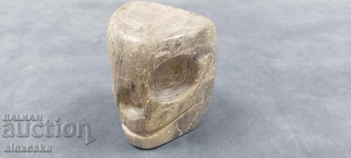 Аукцион "Череп" от камък Аукцион "Череп" от камък