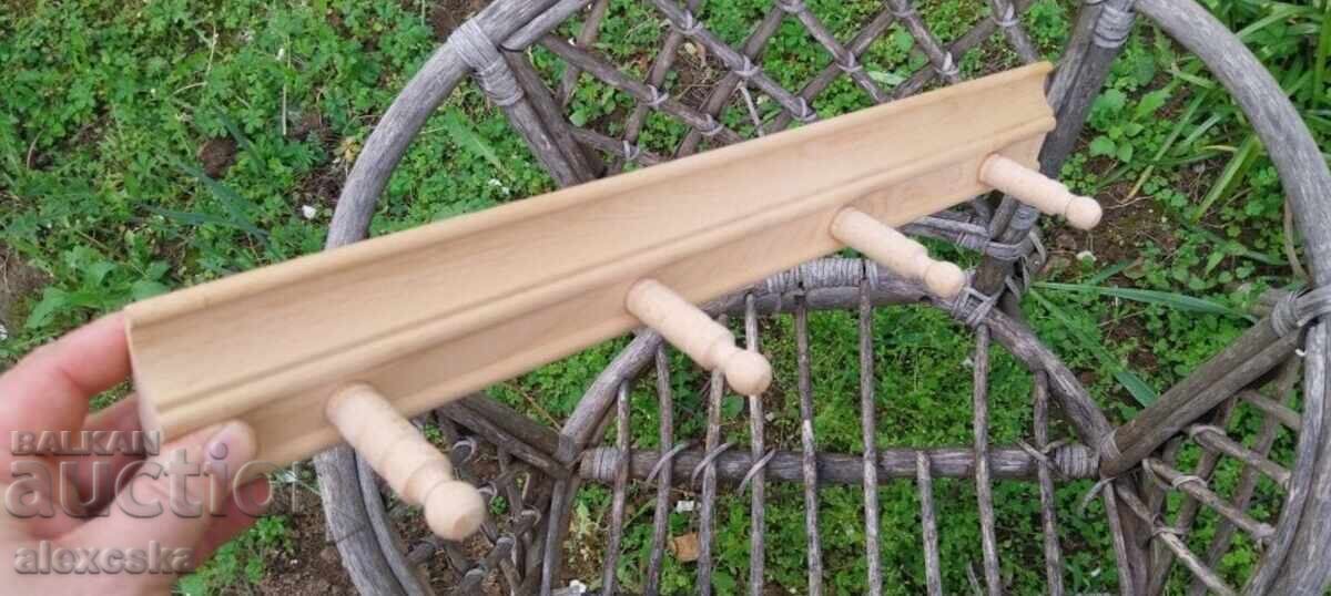 Κρεμάστρα από την πρώτη με τιμή 15.00 BGN | € 7.67