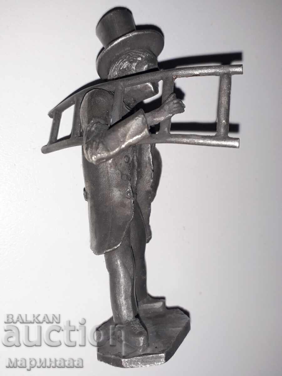 MASSIVE FIGURINE. ZINC. HOLLAND with price 8.00 BGN | € 4.09 MASSIVE FIGURINE. ZINC. HOLLAND with price 8.00 BGN | € 4.09
