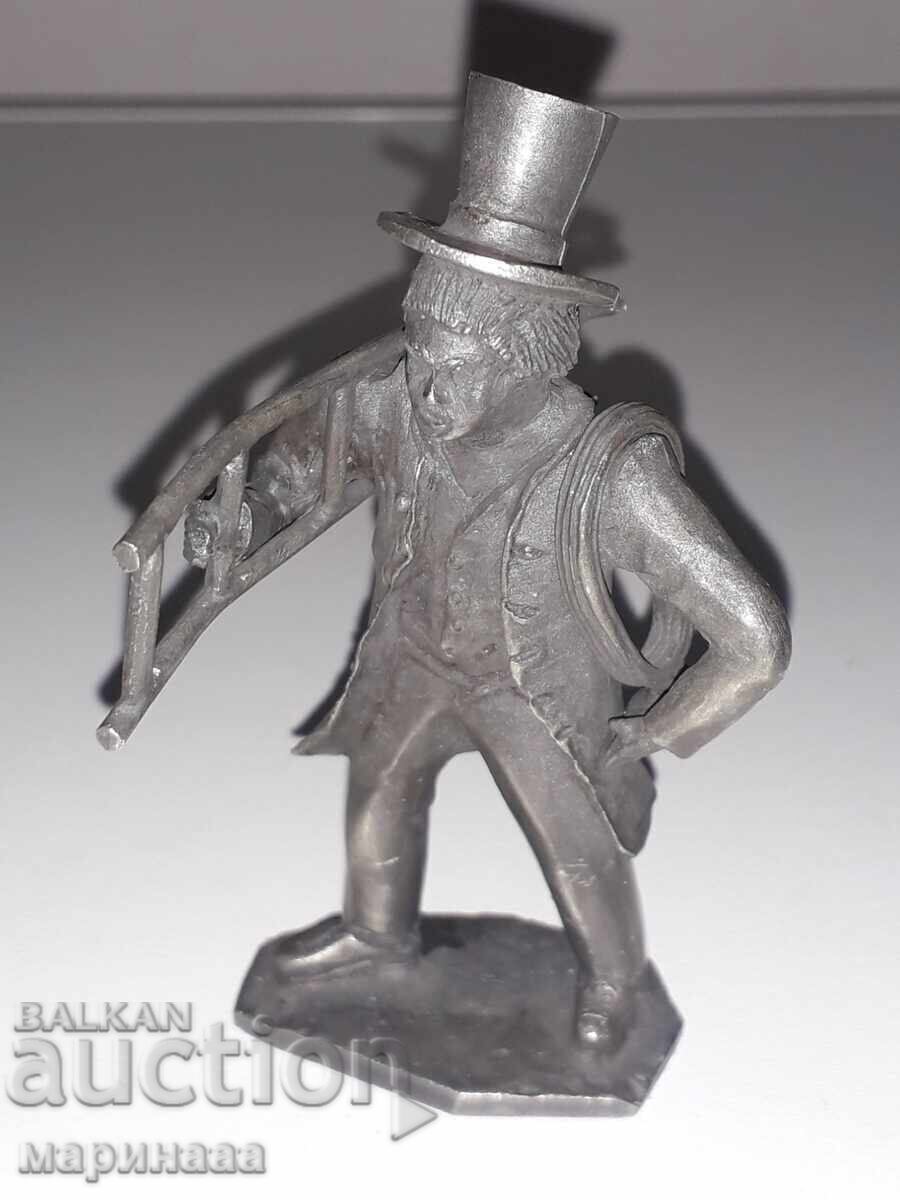 Delivery of MASSIVE FIGURINE. ZINC. HOLLAND Delivery of MASSIVE FIGURINE. ZINC. HOLLAND