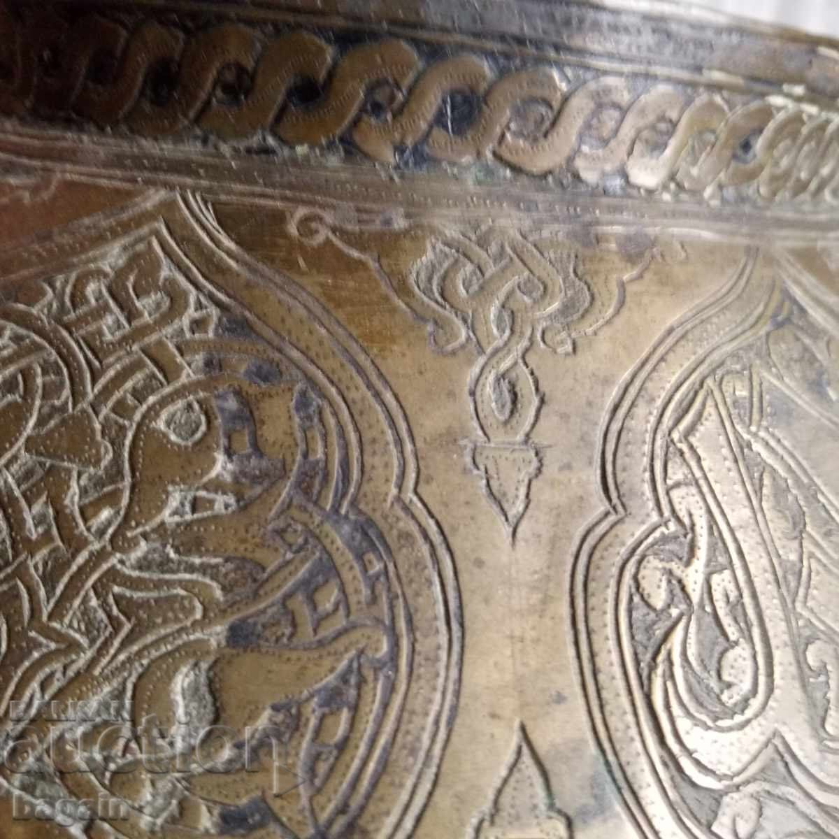 Auction Persian court. Auction Persian court.