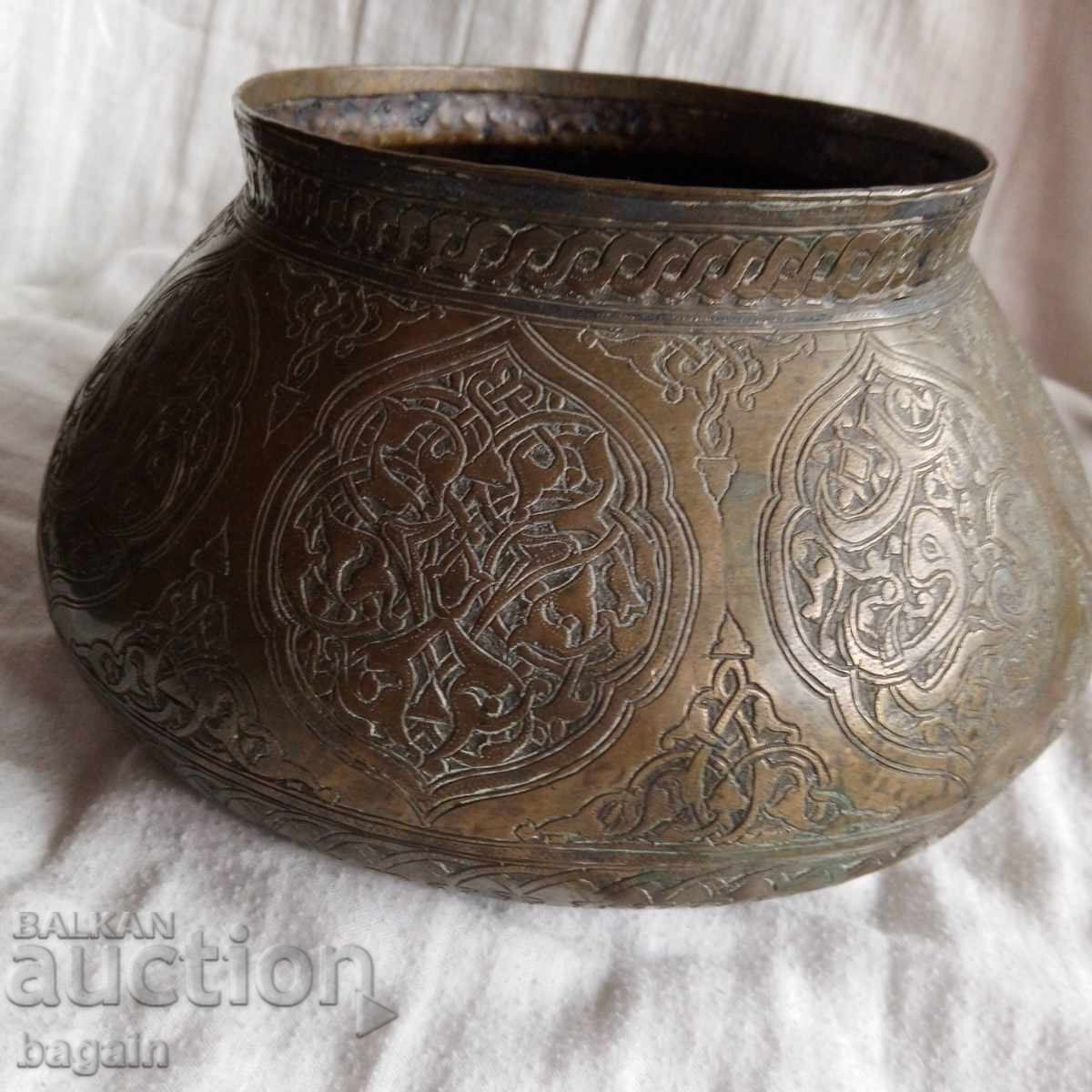 Delivery of Persian court. Delivery of Persian court.