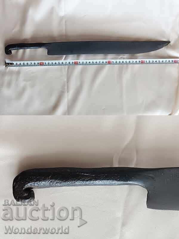 Old Renaissance knife with a ringing hardened forged blade Old Renaissance knife with a ringing hardened forged blade