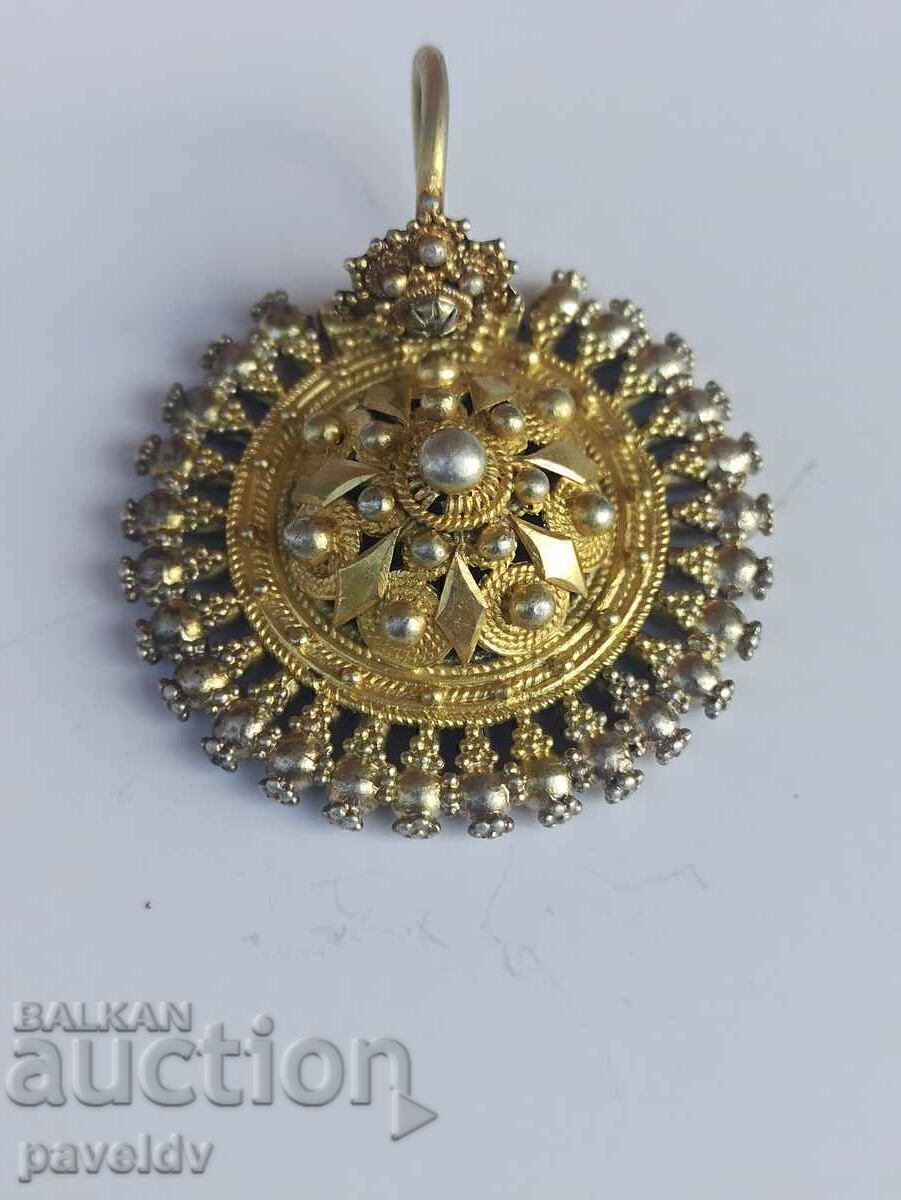 Доставка на Възрожденска сребърна с позлата сечан обеца - Арпалия - 1бр!