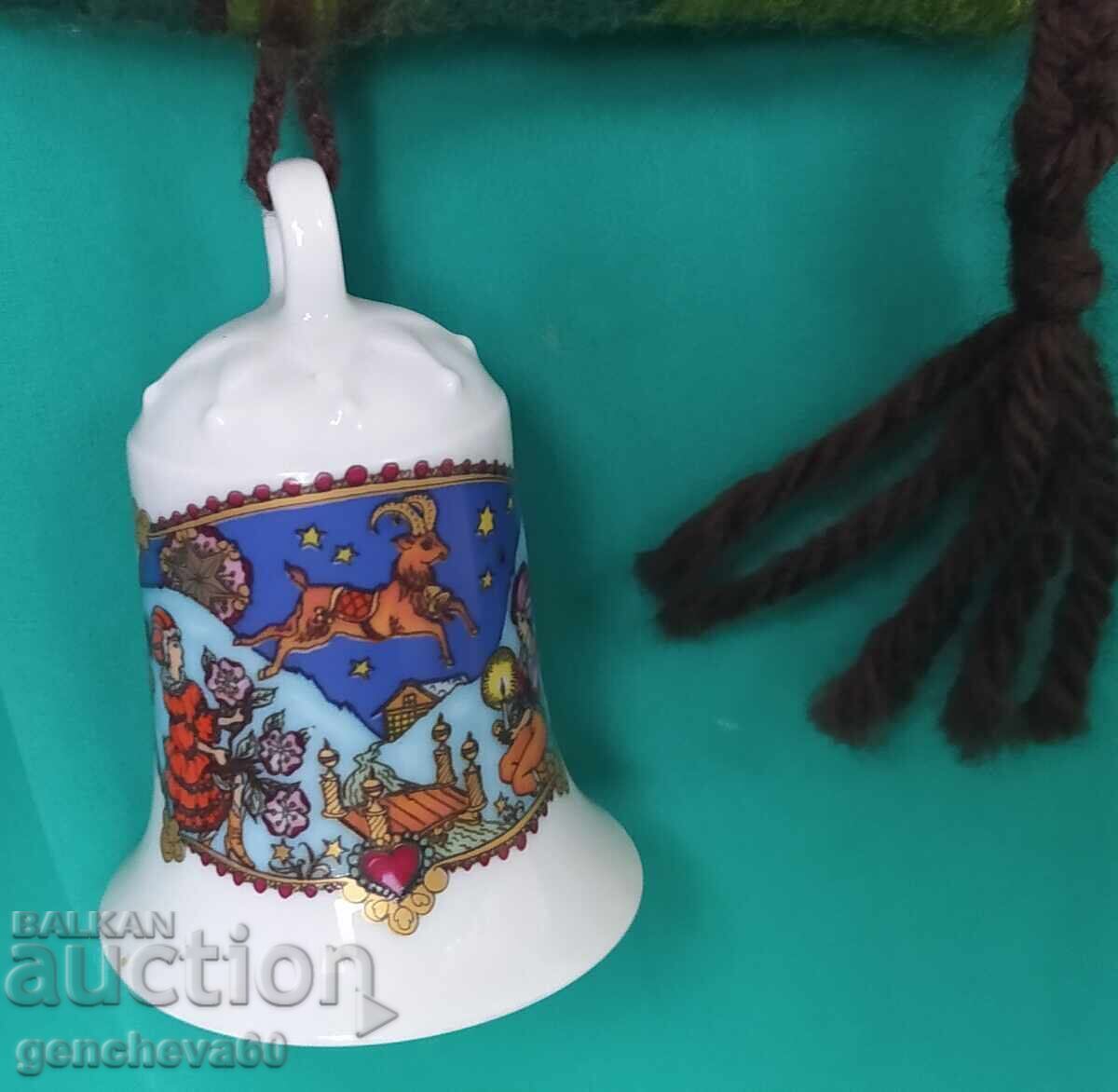 Porcelain bell 1979 and hand-embroidered panel - 6 Porcelain bell 1979 and hand-embroidered panel - 6