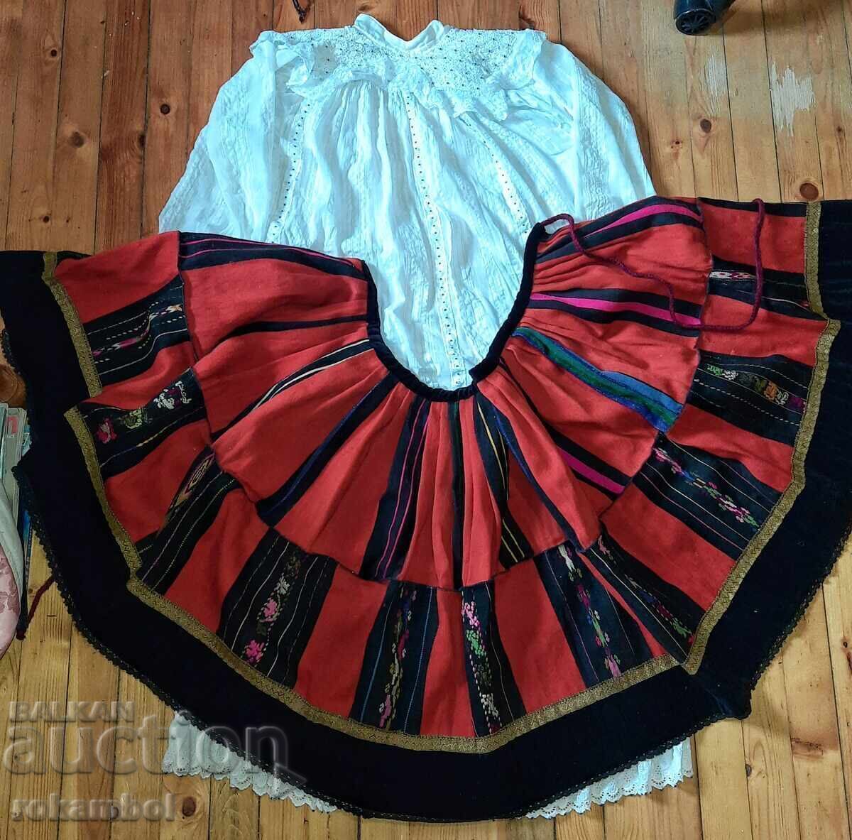 Livrarea Costum nordic autentic.