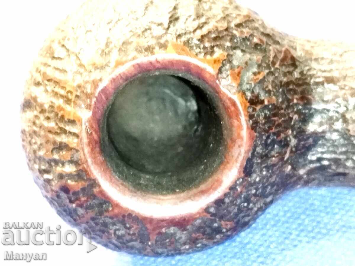 Licitație O țeavă veche. Licitație O țeavă veche.