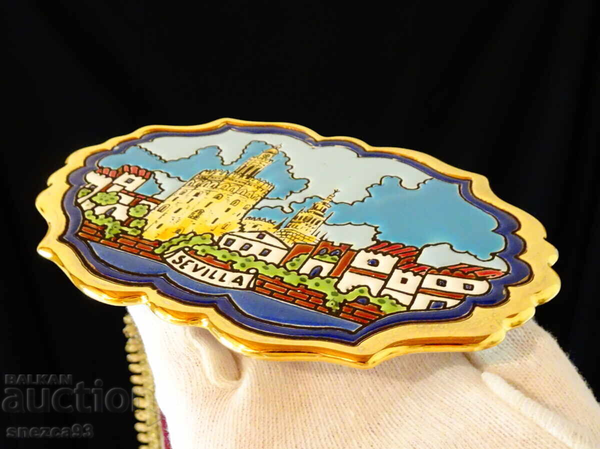 Auction Panel, platter from Seville with 24 carat gold, enamels. Auction Panel, platter from Seville with 24 carat gold, enamels.