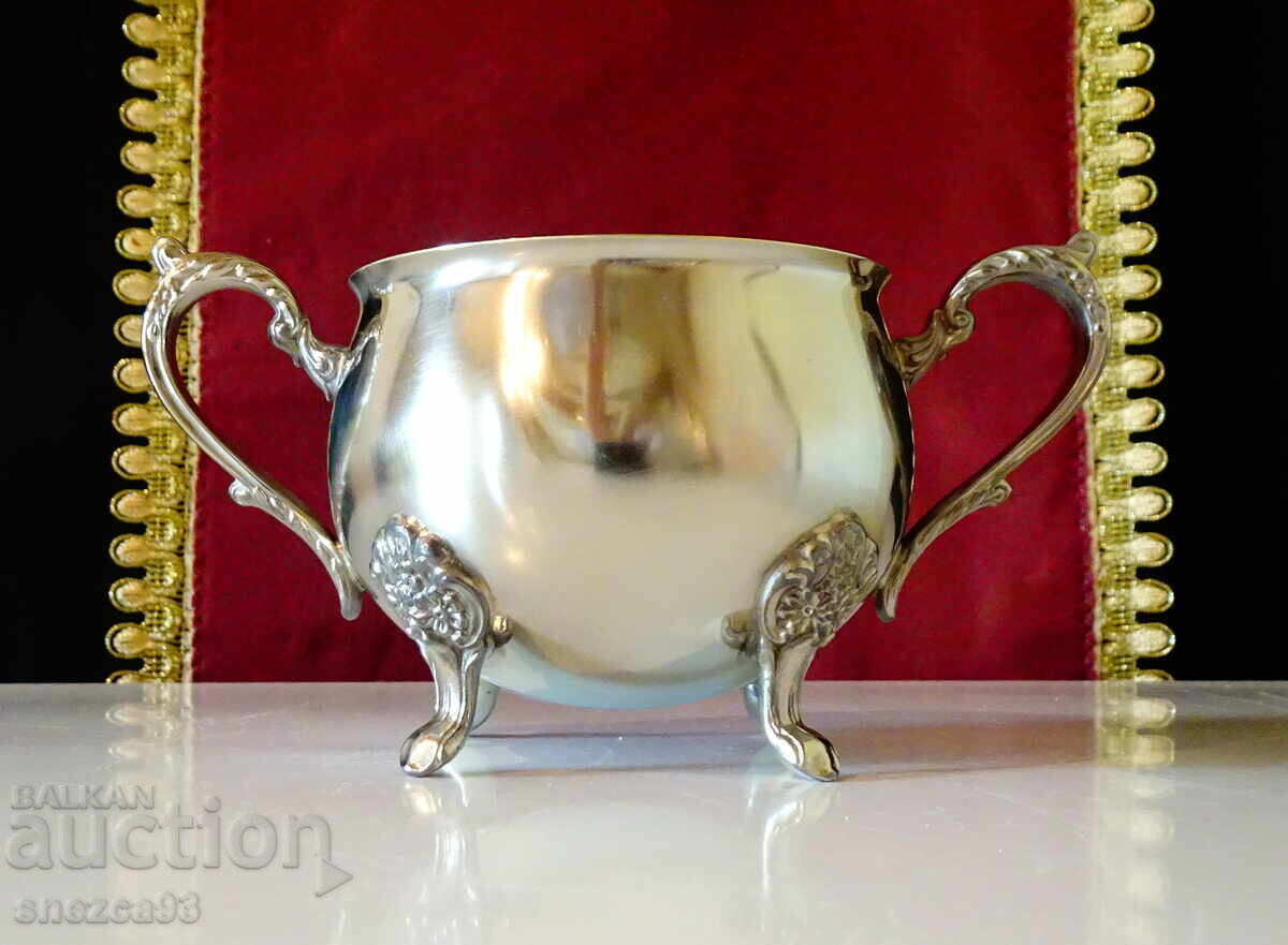 Zaharniță argintată, cupă din bronz