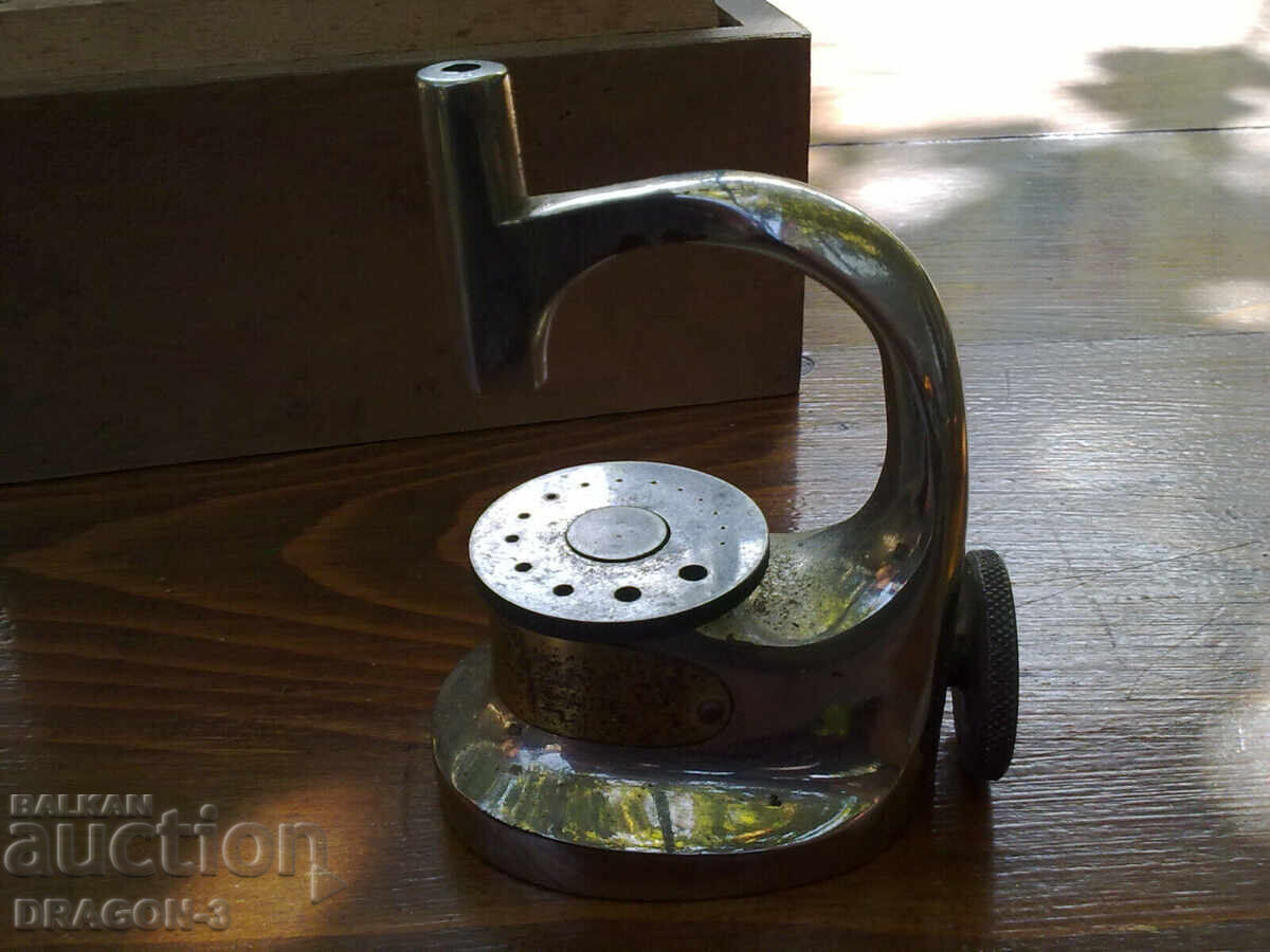 WATCHMAKER'S SHOP with price 110.00 BGN | € 56.24 WATCHMAKER'S SHOP with price 110.00 BGN | € 56.24