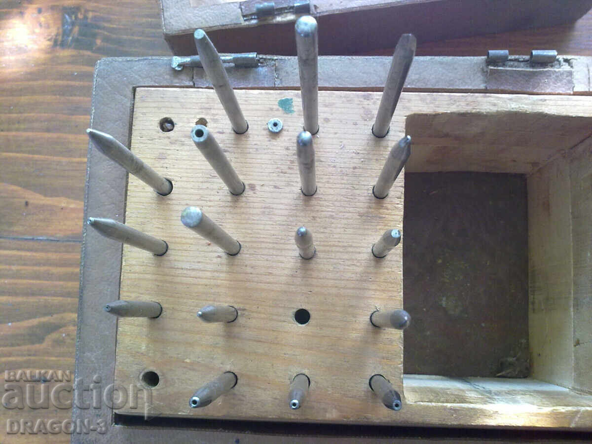 Delivery of WATCHMAKER'S SHOP Delivery of WATCHMAKER'S SHOP