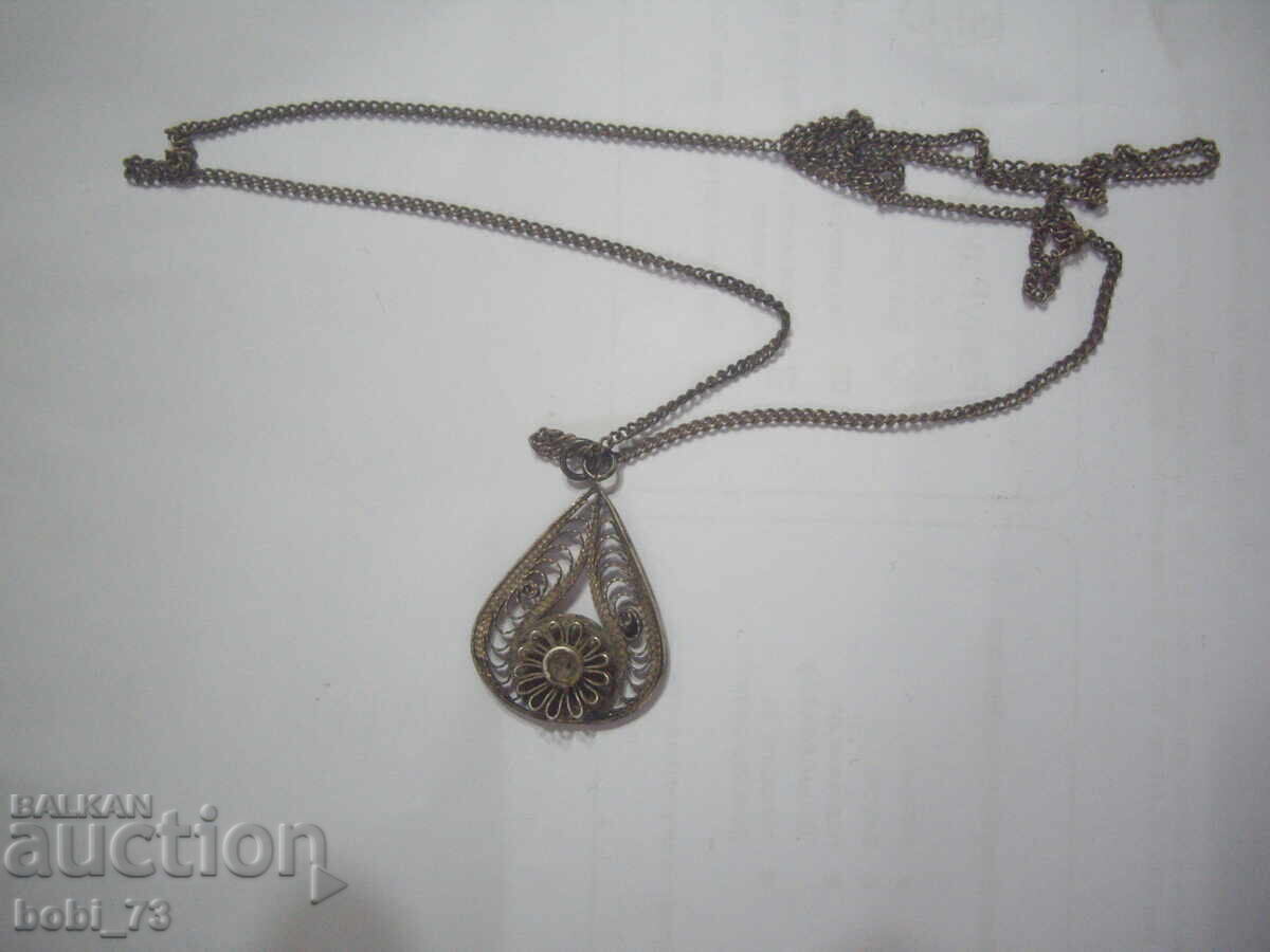 Licitație Un colier vechi de argint.