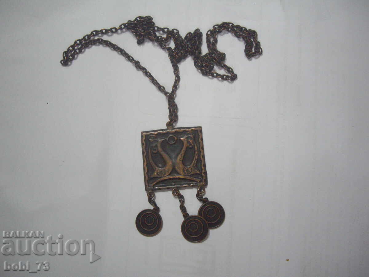 Старо бронзово колие. с цена 30.00 лв. | € 15.34 Старо бронзово колие. с цена 30.00 лв. | € 15.34