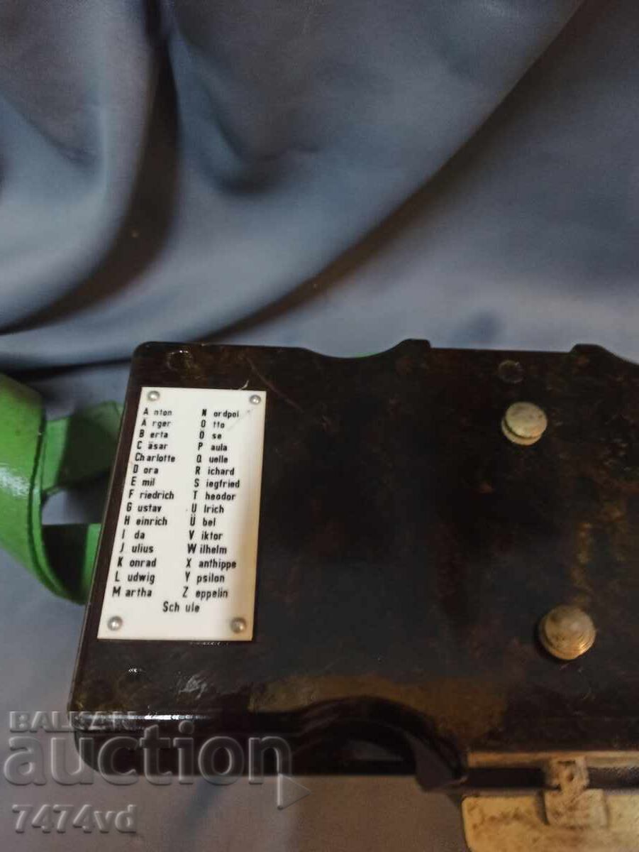 Auction Military field telephone - VEB FUNKWERK KÖLLEDА - FF63M, bakelite Auction Military field telephone - VEB FUNKWERK KÖLLEDА - FF63M, bakelite