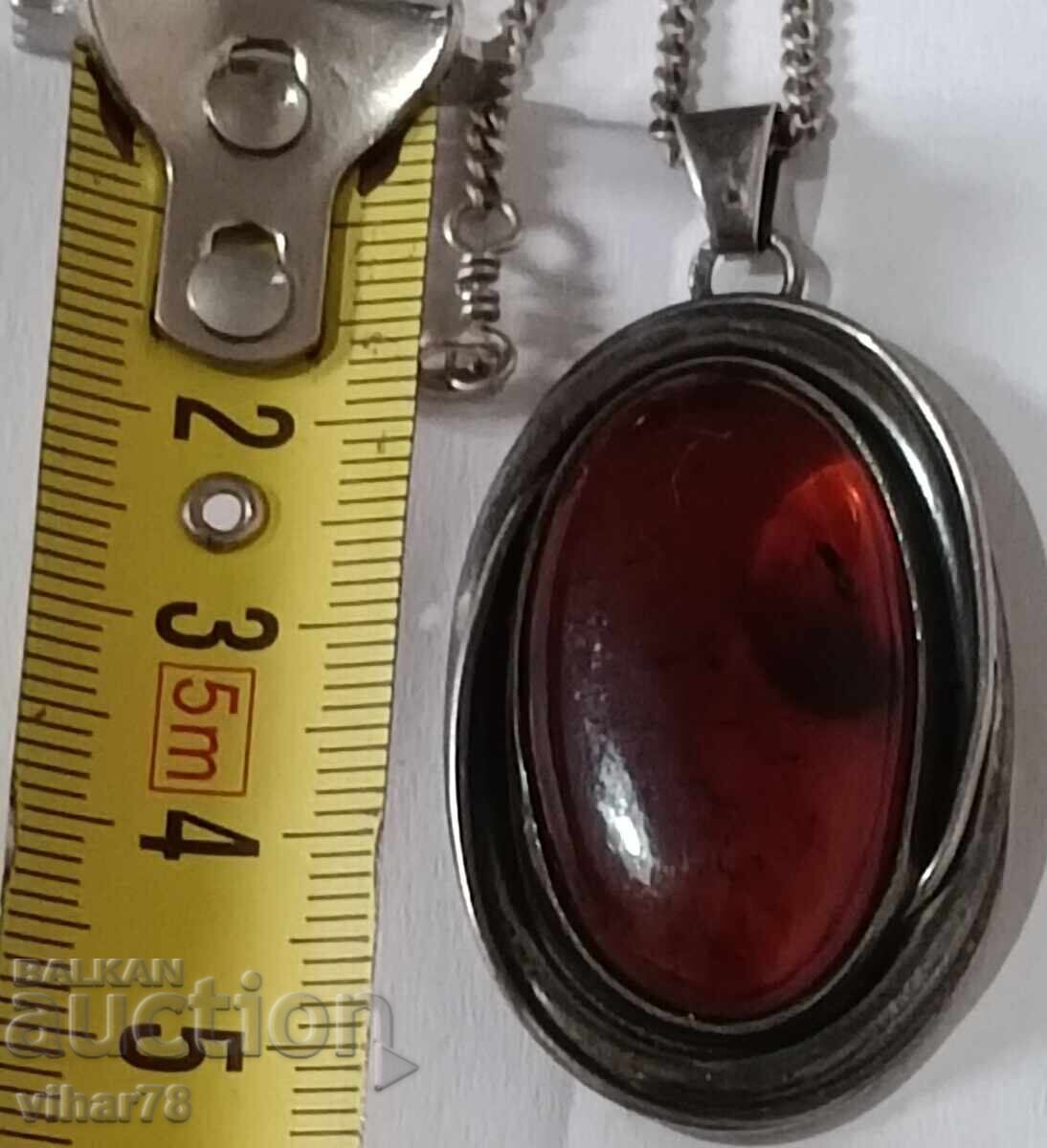 Ασημένιο μενταγιόν με κεχριμπάρι με τιμή € 119.99 | 234.68 BGN