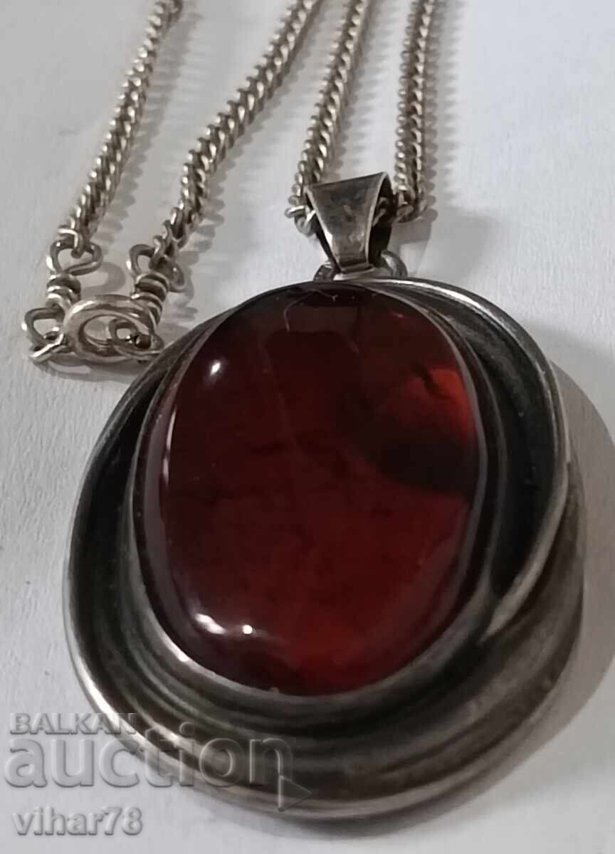 Licitație Pandantiv din argint cu chihlimbar Licitație Pandantiv din argint cu chihlimbar