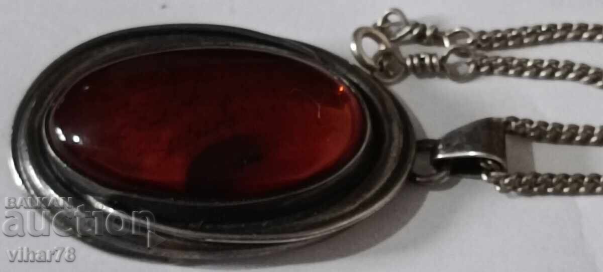 Pandantiv din argint cu chihlimbar Pandantiv din argint cu chihlimbar