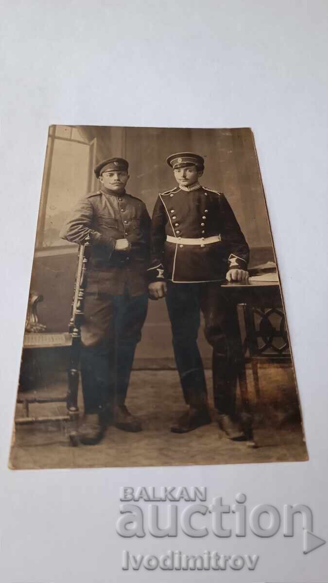 Снимка Офицер и войник Снимка Офицер и войник