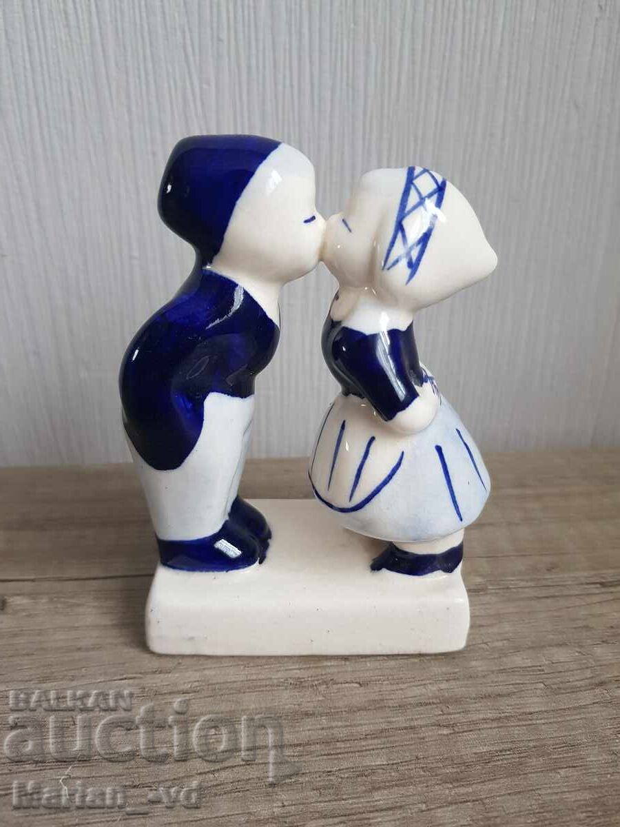 Porcelain figurine of a kissing girl and boy - Netherlands with price 15.00 BGN | € 7.67 Porcelain figurine of a kissing girl and boy - Netherlands with price 15.00 BGN | € 7.67