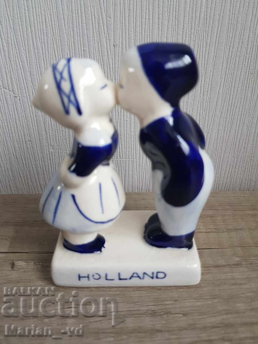 Delivery of Porcelain figurine of a kissing girl and boy - Netherlands Delivery of Porcelain figurine of a kissing girl and boy - Netherlands