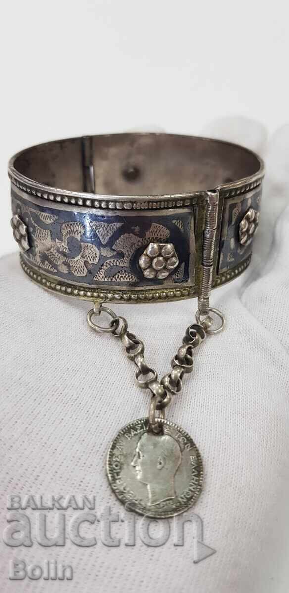 Delivery of Rare silver Renaissance bracelet with nialo - enamel - 19th century Delivery of Rare silver Renaissance bracelet with nialo - enamel - 19th century