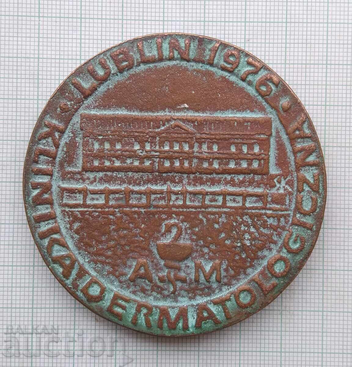 Auction 18362 Plaque - Dermatology Clinic Dublin Poland 1976 - copper Auction 18362 Plaque - Dermatology Clinic Dublin Poland 1976 - copper