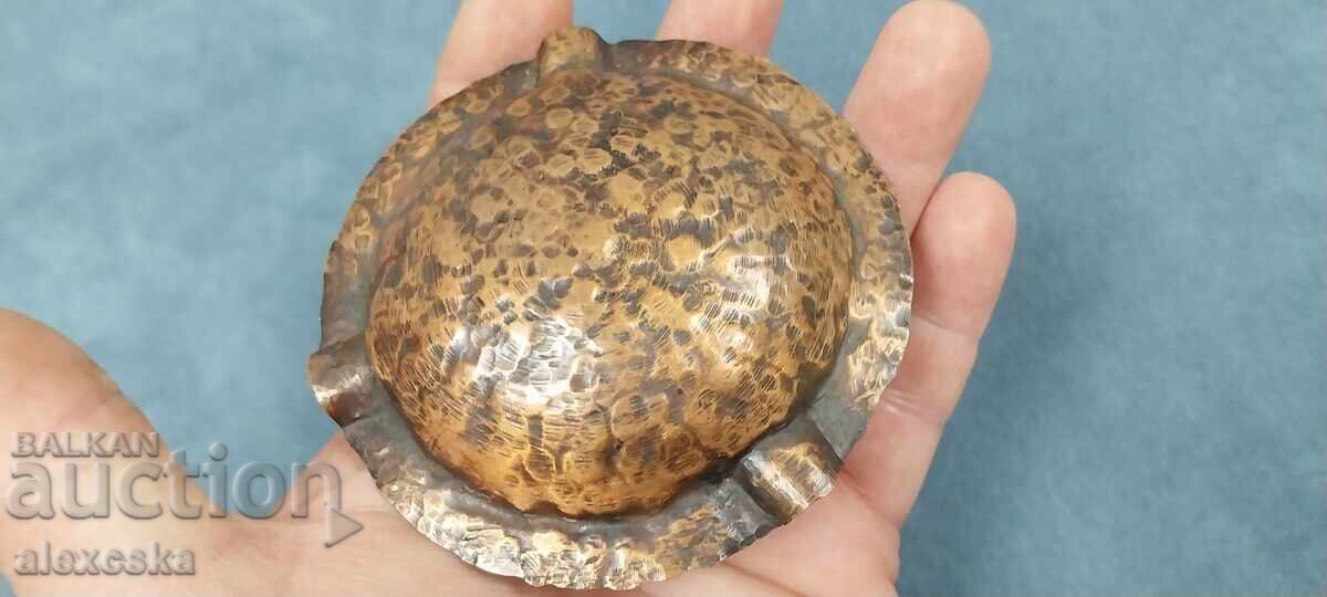 Παλιό χάλκινο τασάκι με τιμή 13.00 BGN | € 6.65 Παλιό χάλκινο τασάκι με τιμή 13.00 BGN | € 6.65