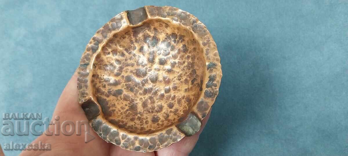 Δημοπρασία Παλιό χάλκινο τασάκι Δημοπρασία Παλιό χάλκινο τασάκι