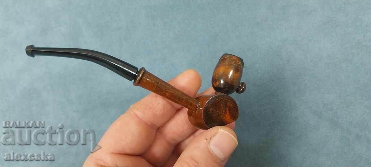 Δημοπρασία Ένα παλιό τσιγάρο Δημοπρασία Ένα παλιό τσιγάρο