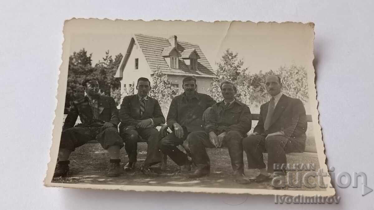 Снимка София Петима мъже пред Резервоара в Лозенецъ 1935 Снимка София Петима мъже пред Резервоара в Лозенецъ 1935