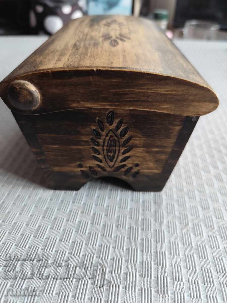 Auction Old wooden box Auction Old wooden box