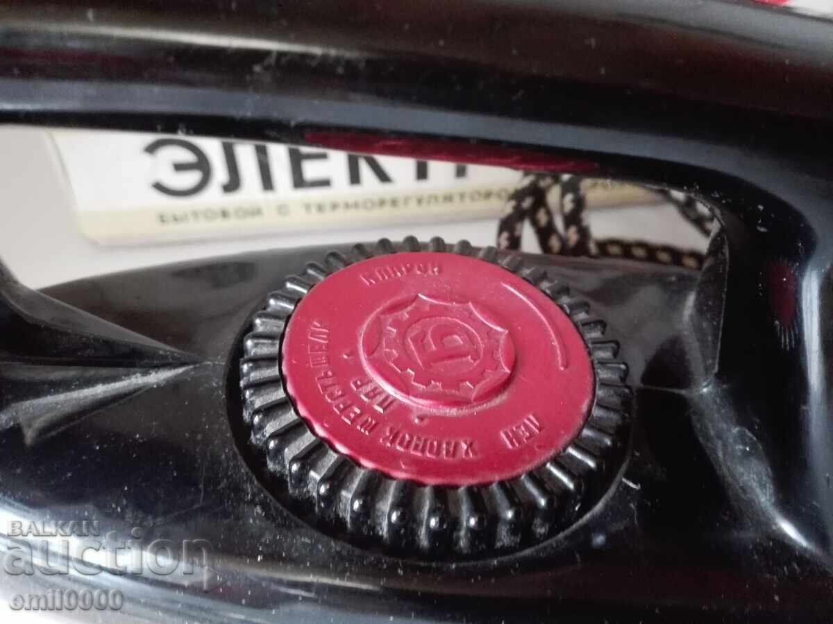 Стара руска ютия УТАП 1000-1,8 . с цена 14.99 лв. | € 7.66 Стара руска ютия УТАП 1000-1,8 . с цена 14.99 лв. | € 7.66