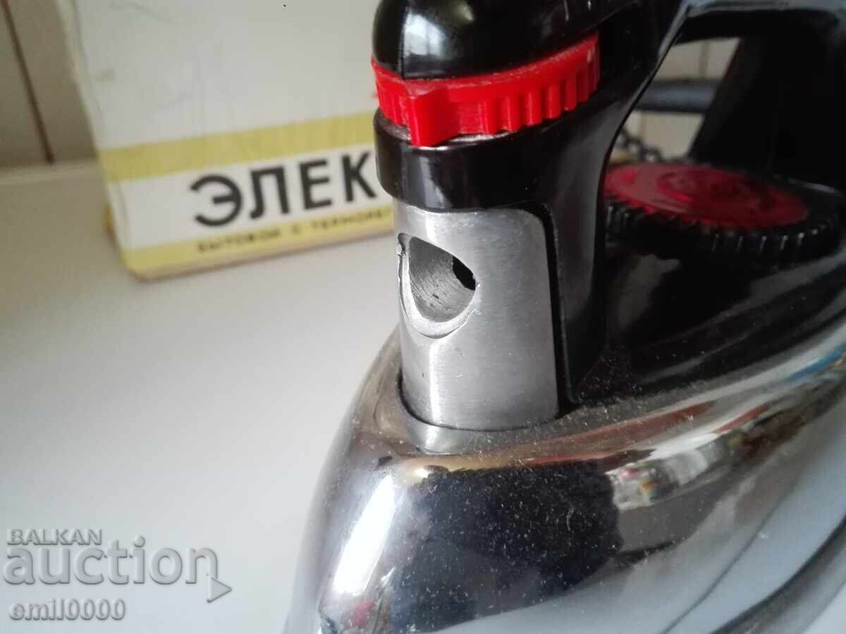 Аукцион Стара руска ютия УТАП 1000-1,8 . Аукцион Стара руска ютия УТАП 1000-1,8 .