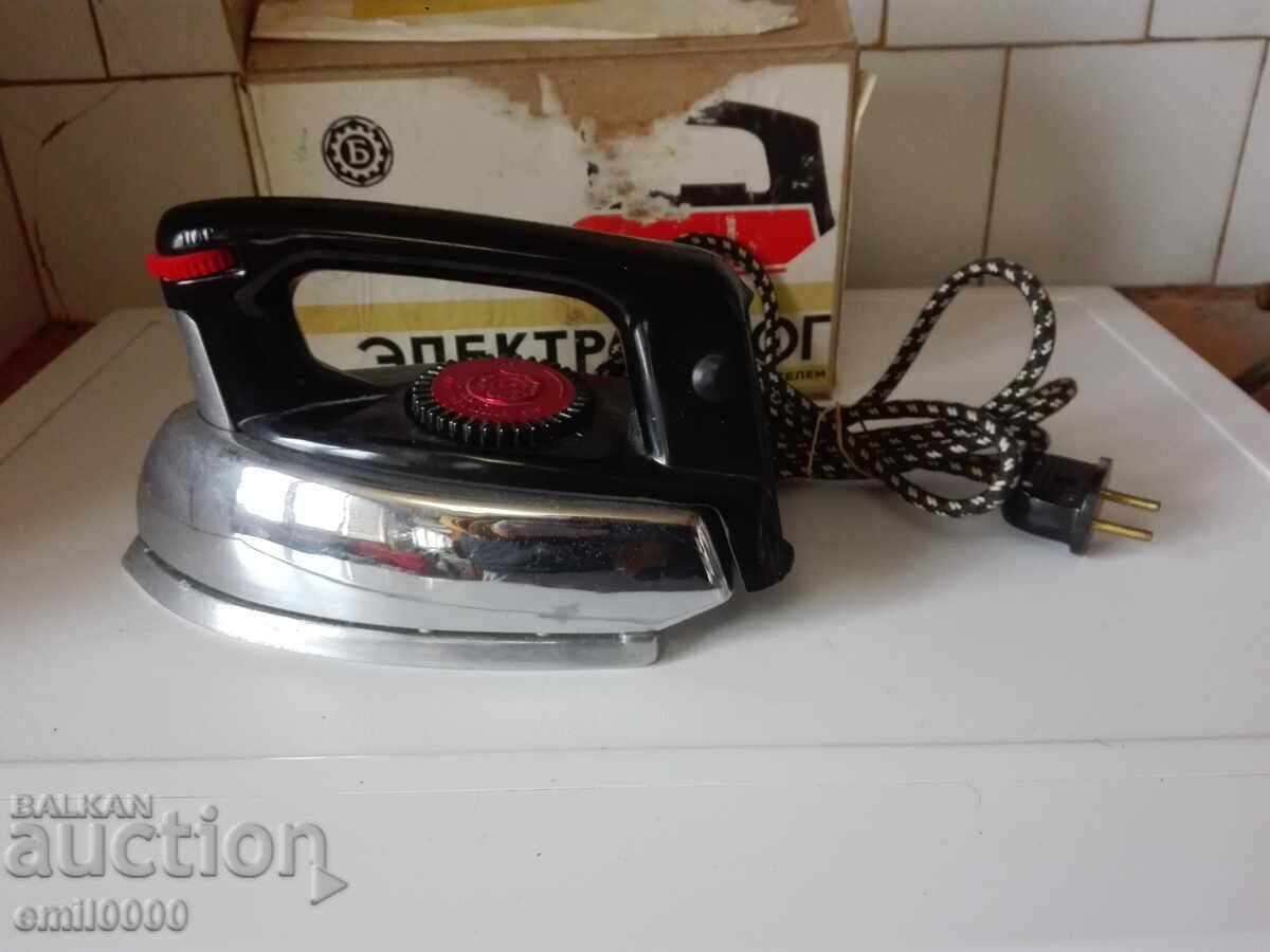 Стара руска ютия УТАП 1000-1,8 . Стара руска ютия УТАП 1000-1,8 .