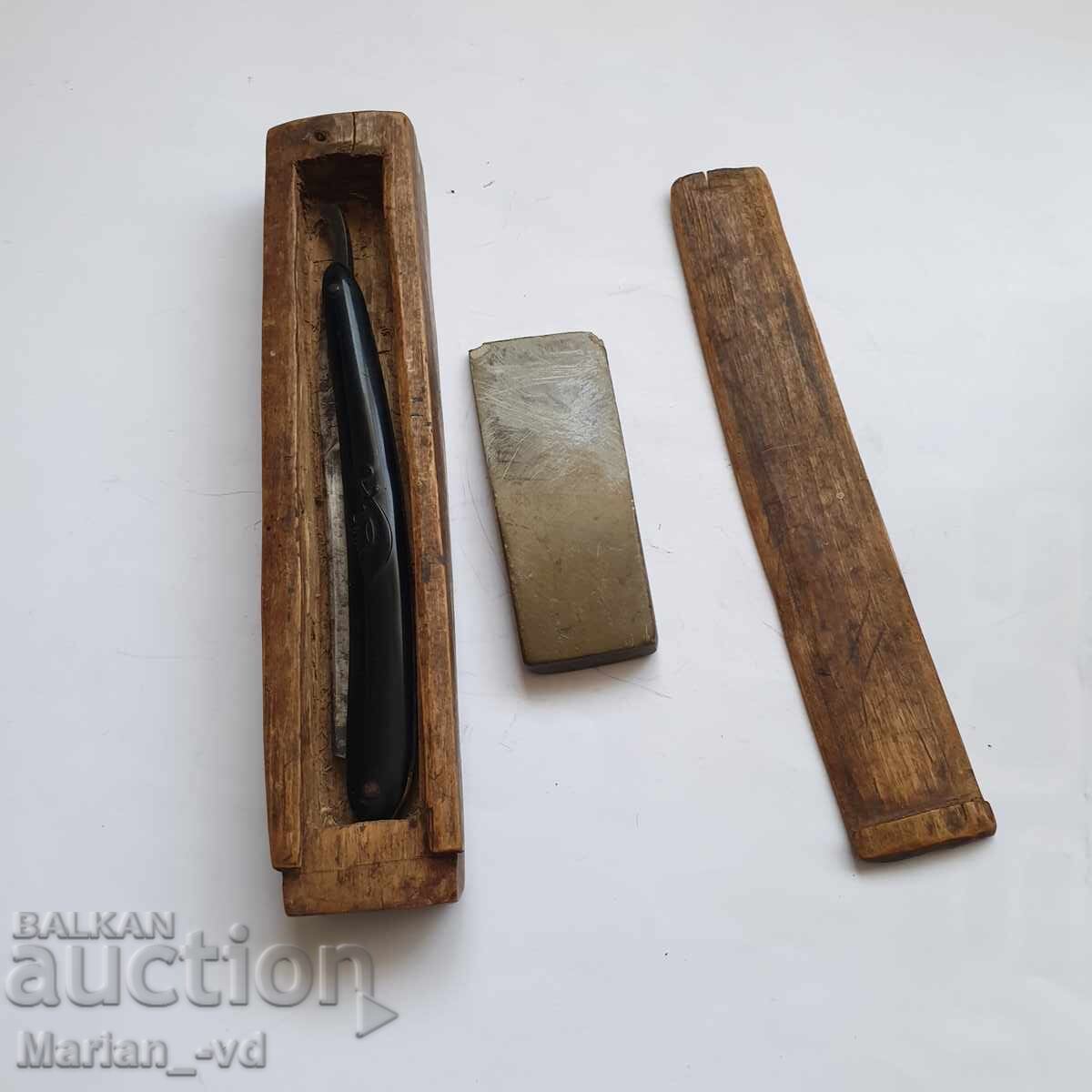 Delivery of Crown and Sword razor Delivery of Crown and Sword razor