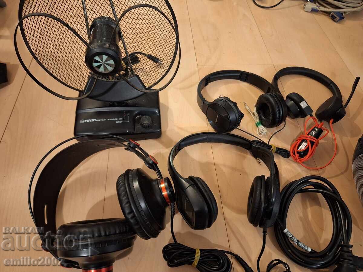 Antenna headphones and cassette player with price 24.00 BGN | € 12.27 Antenna headphones and cassette player with price 24.00 BGN | € 12.27