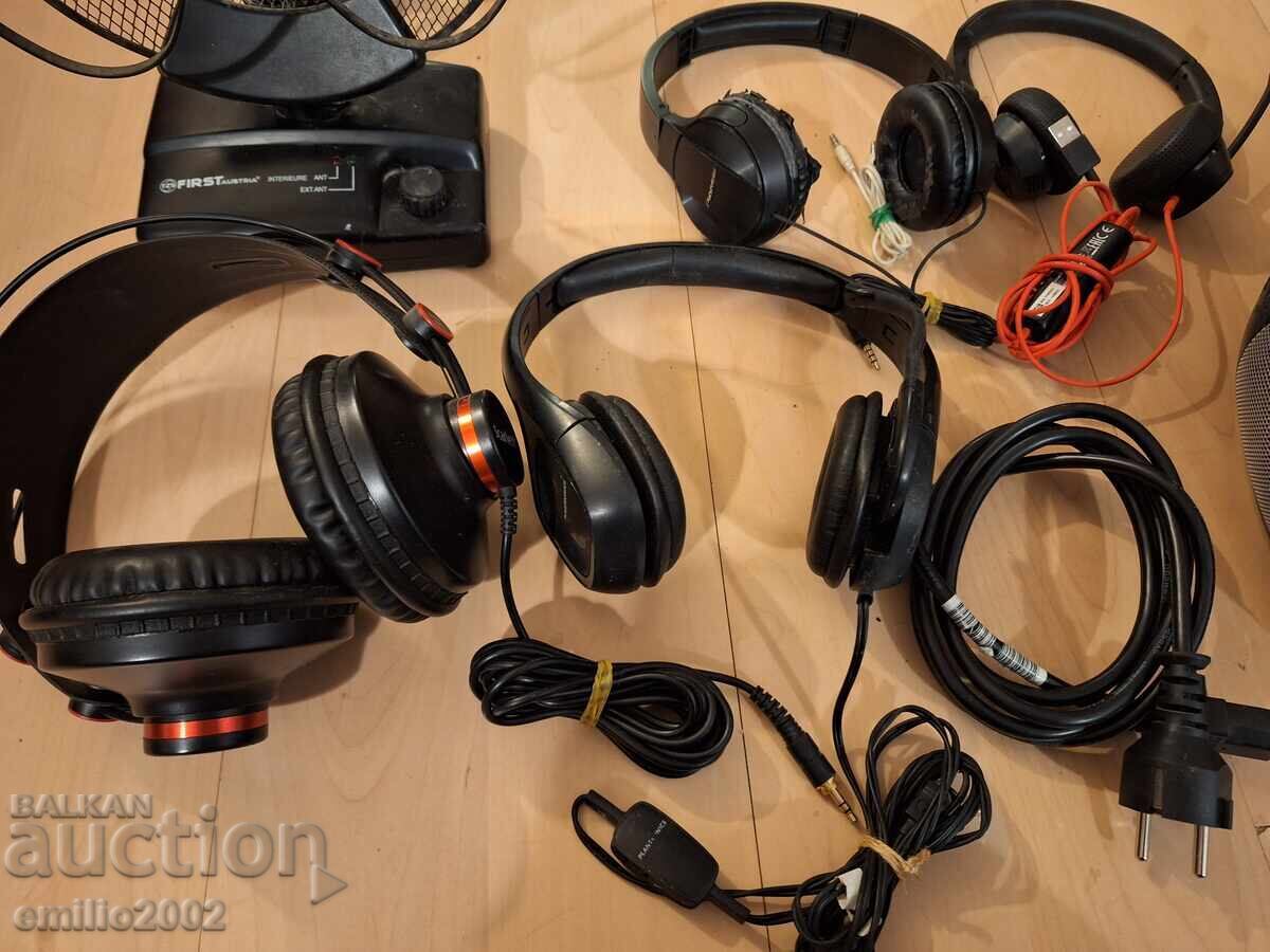 Auction Antenna headphones and cassette player Auction Antenna headphones and cassette player