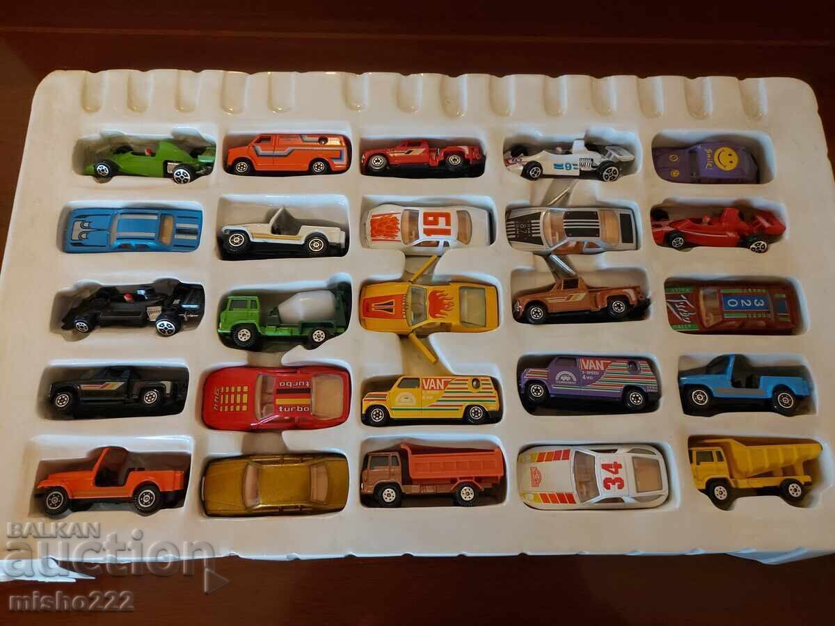 Mașinuțe metalice din anii '90. 25 bucăți la 2.80 lv. Pentru bucată